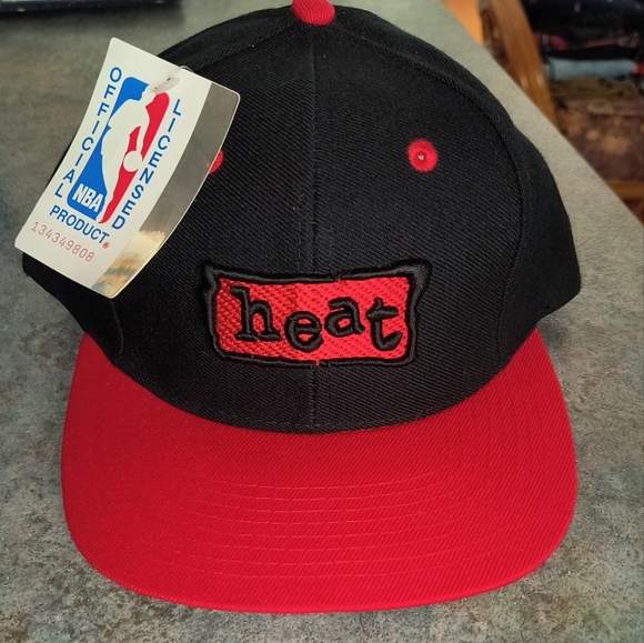 🔥🔥🔥 NWT VINTAGE MIAMI HEAT HAT - Picture 1 of 4